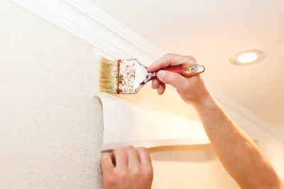 Pose de papier peint à Montpinchon — revêtements muraux et toiles de verre